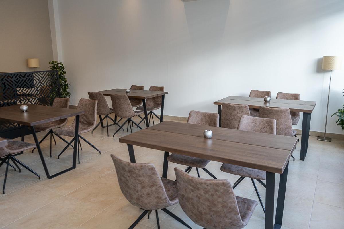 Hotel Hill Athena Bagian luar foto