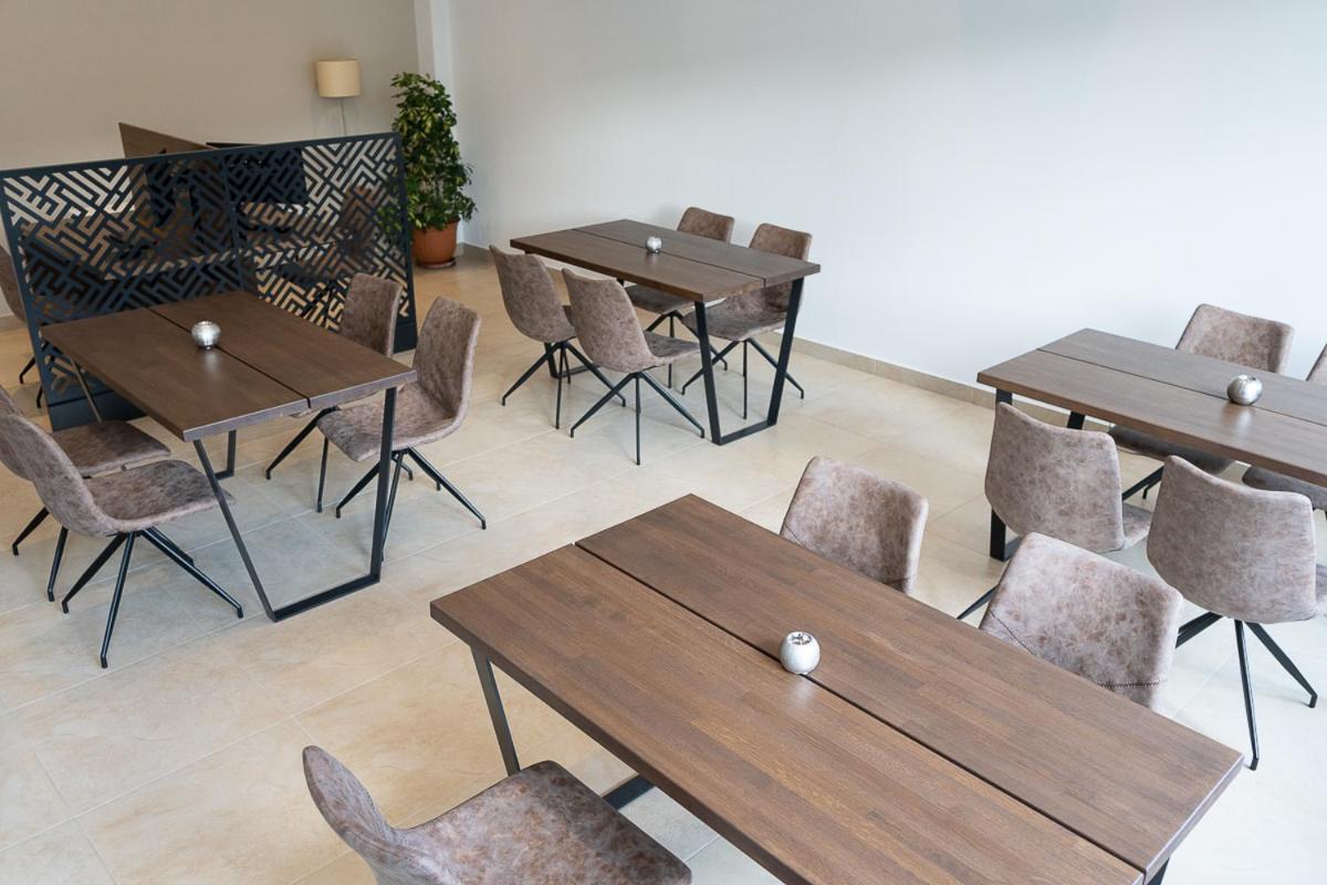 Hotel Hill Athena Bagian luar foto