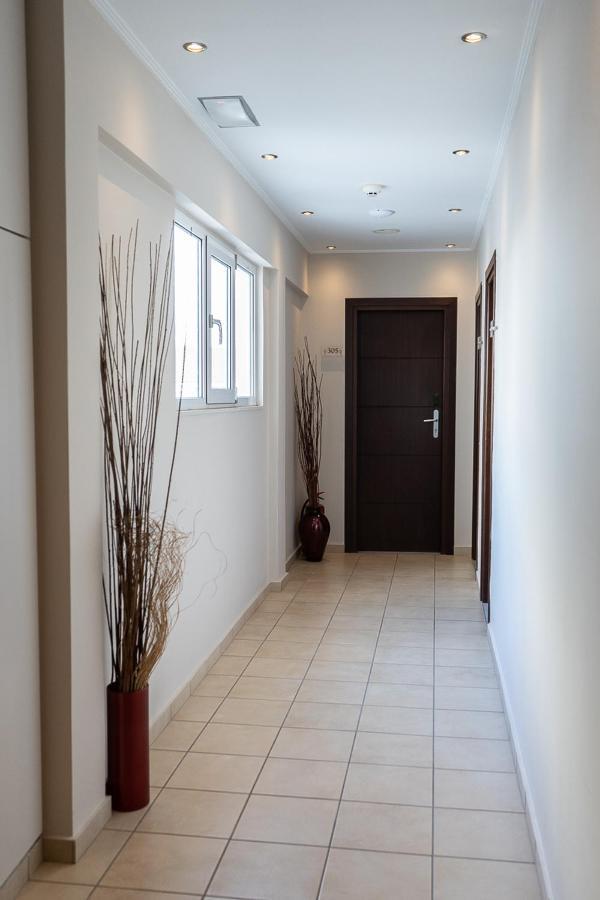 Hotel Hill Athena Bagian luar foto
